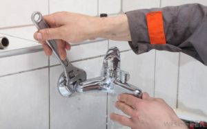 Singapore-handyman-services-plumber