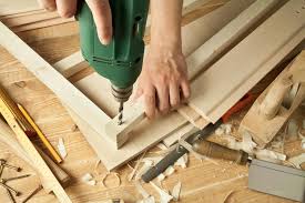 Handyman-services-singapore-carpenter
